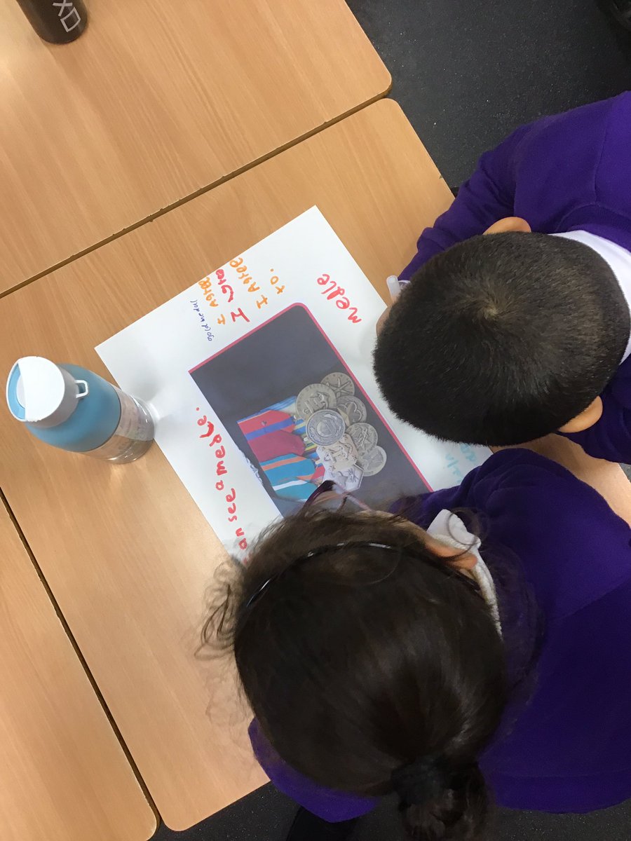 FreeholdC's tweet photo. Year 2 have just done a #flatchat in History to help us learn about how Remembrance Day is commemorated. We loved having the silent conversation which allowed us to ask questions and agree or disagree with our friends #caredarefairshare @FocusTrust1 πΉπππ½ββοΈ https://t.co/UFfgmi110P