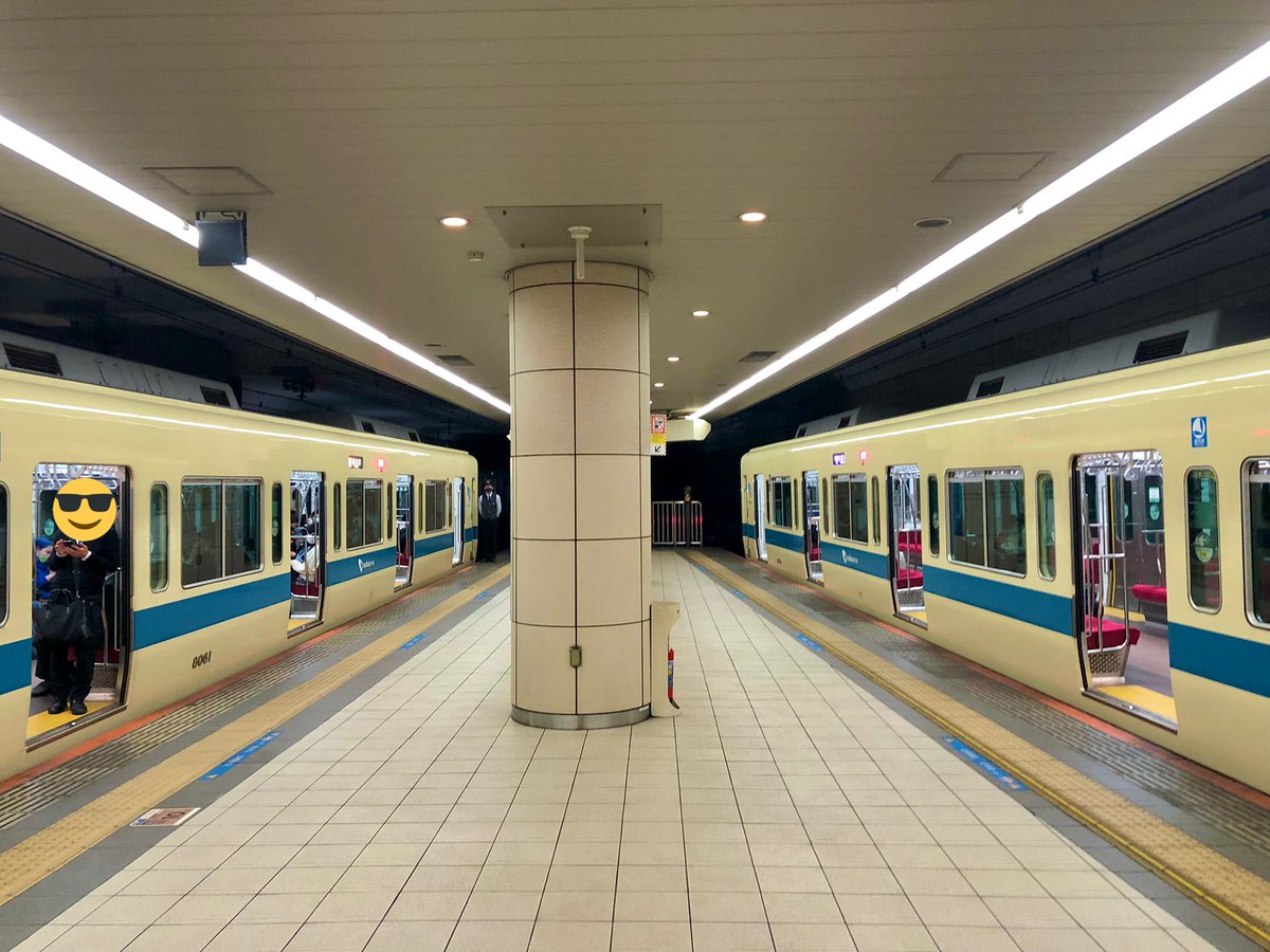 OER2052F's tweet photo. #成城学園前 でSic車同士が並びました!!(´⊙ω⊙`)
#小田急8000形
#8059F
#8061F
#SicVVVF https://t.co/IbMHicVB3V