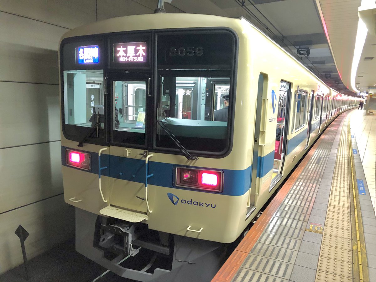 OER2052F's tweet photo. #成城学園前 でSic車同士が並びました!!(´⊙ω⊙`)
#小田急8000形
#8059F
#8061F
#SicVVVF https://t.co/IbMHicVB3V