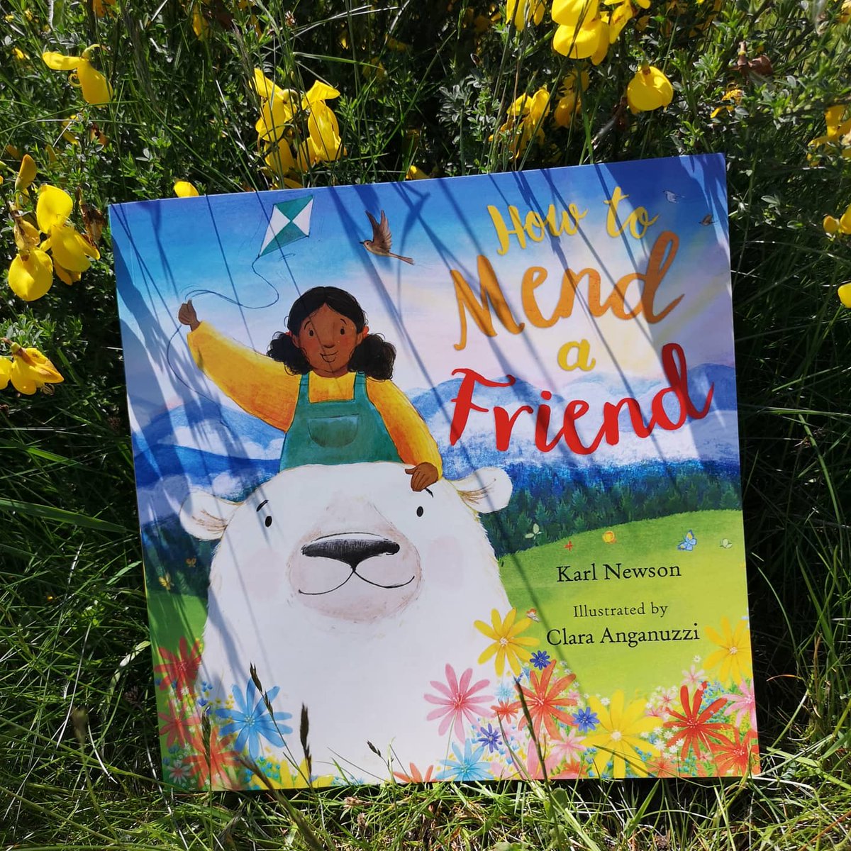 Karlwheel's tweet photo. Delighted to find #HowToMendAFriend on this list of 'Favourite Picture Books of the Year' by @rshipbshop! The list features loads of brilliant books and lots of friends too. This book life is good 💪📚💛

@CAnganuzzi @StudioBooks https://t.co/dBasAJSUKP
