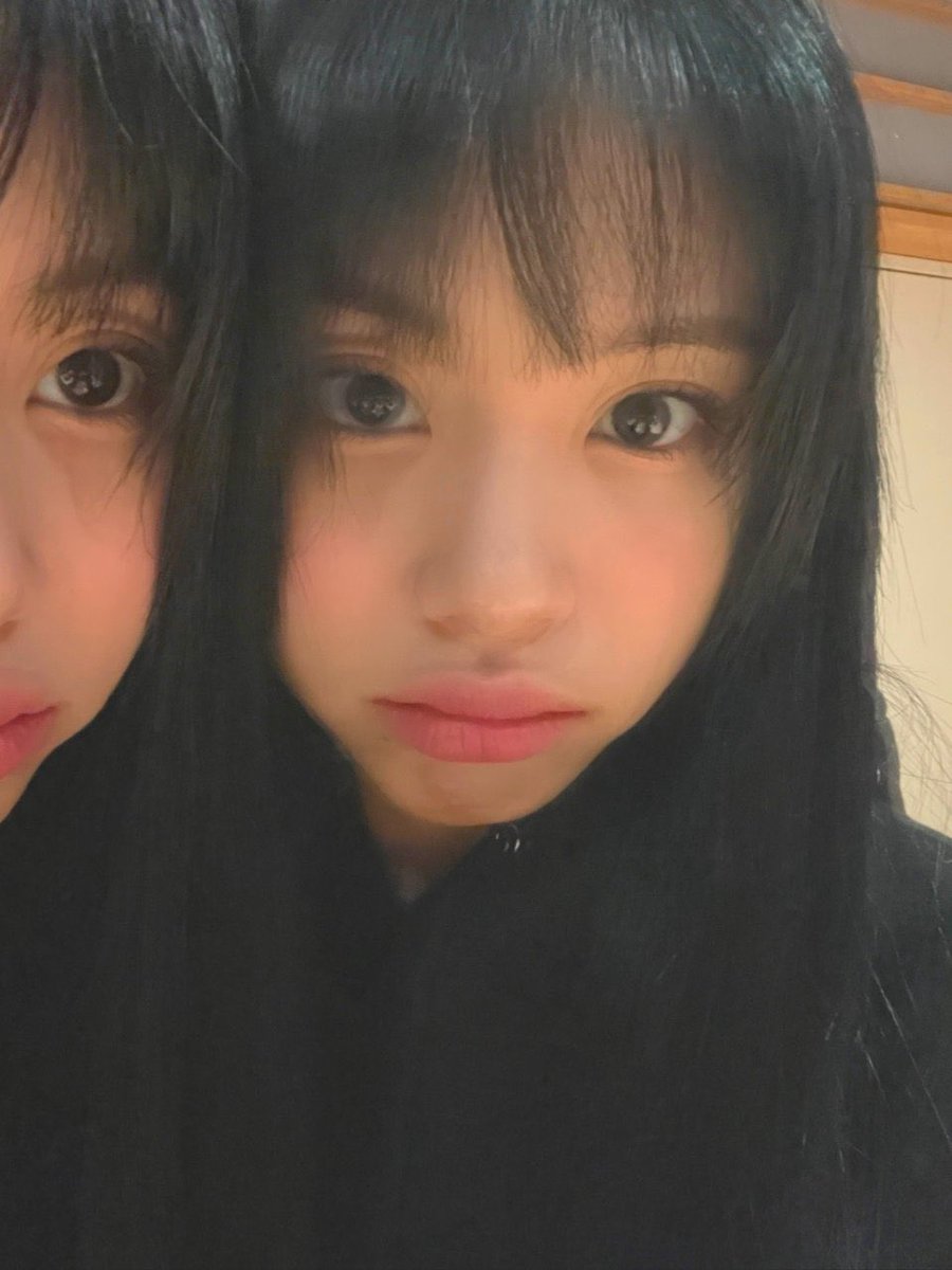 chaeypics's tweet photo. chaeyoung is the prettiest https://t.co/zzy0PmOJGv