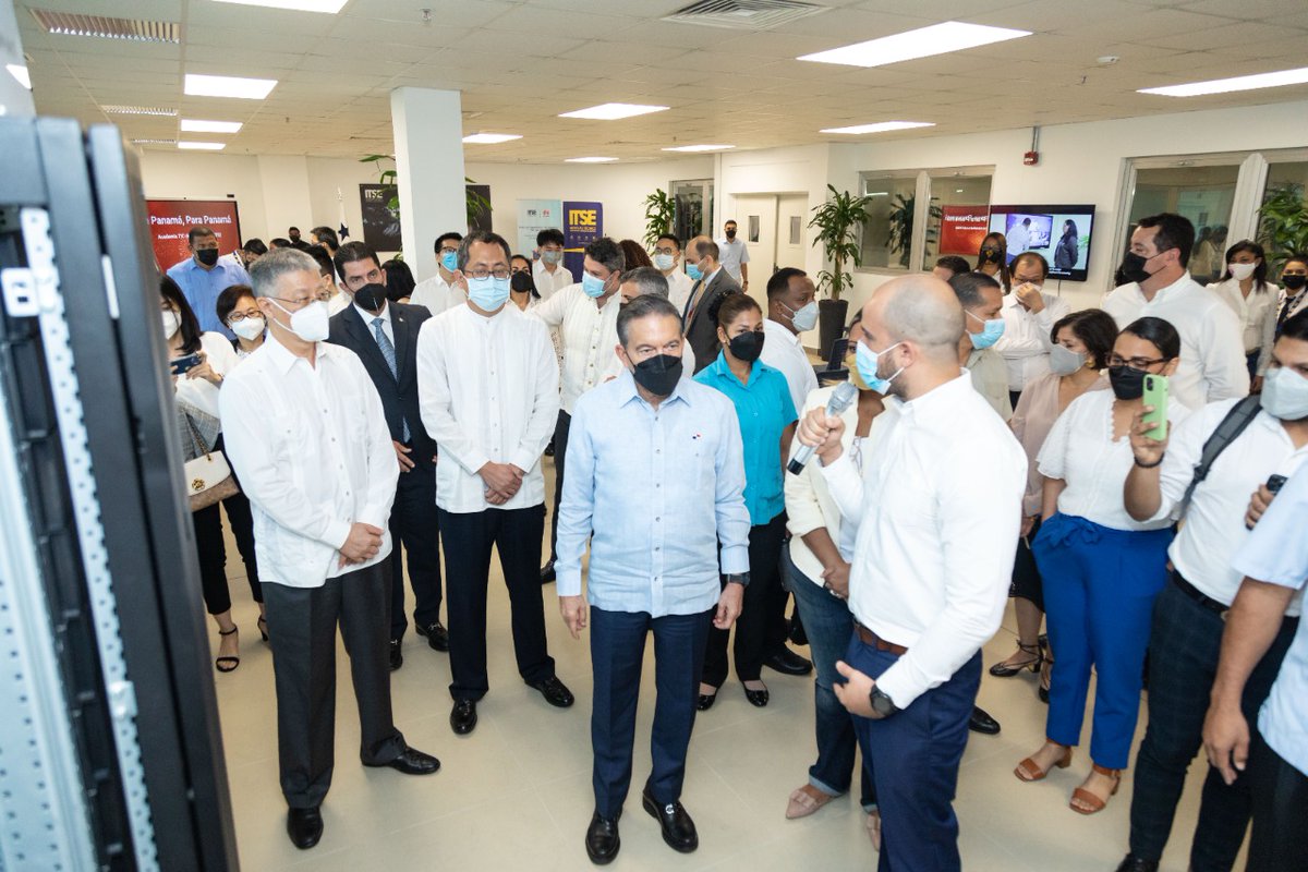 En el 4to Aniversario del <a href="/ITSEPma/">ITSE</a>, Huawei estableció la Academia TIC en esta institución para continuar formando a más talentos TIC en Pmá y asumarse a la iniciativa de la Dra <a href="/milgomezce/">DRA. MILENA GÓMEZ CEDEÑO, Ing.</a> "Repensar la Educación y adaptarla a las necesidades". 
Huawei, en Panamá, por Panamá.