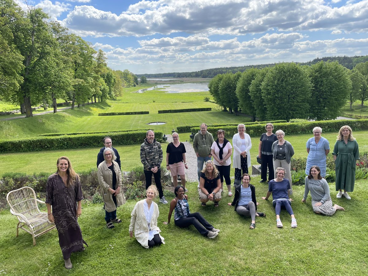 Idag stängde vi ansökan för vårens 152 rehabplatser (124 fysiska, 28 digitala). Vi har 450 ansökningar till dessa platser. Många cancerdrabbade som längtar! Tyvärr många som ej får plats. Varje krona till CancerRehabFonden ger fler rehabplatser! Swish 900 2064.