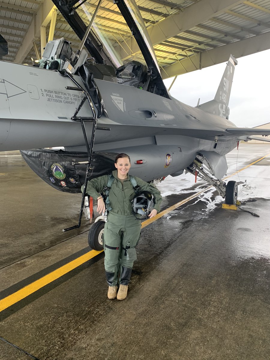 FGCUalumni's tweet photo. 📢ALUMNI SPOTLIGHT📢

Meet Katie Spencer ’08 (Communications)

With Veteran's Day tomorrow, we meet Katie. A ZTA alumni who serves in the U.S. Air Force as a captain in the Reserve &amp; a federal employee at the Pentagon!

Full Story on Facebook &amp; Instagram🦅💙💚 

#WingsUp https://t.co/1qp36PgSQk