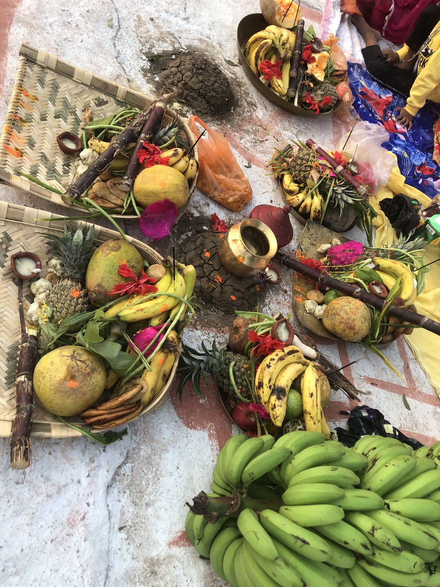Anubhaupadhyay2's tweet photo. 1st Chatt Pooja 🌞🙏🏼
#chathpuja #mahadevghat #raipur #2021stOne #festival #SiddharthkiAnubha #weddingcelebrations #aucapt #acapt #indianfestival #BlessedAndGrateful #wednesdaywisdom https://t.co/jNL54hxiVu