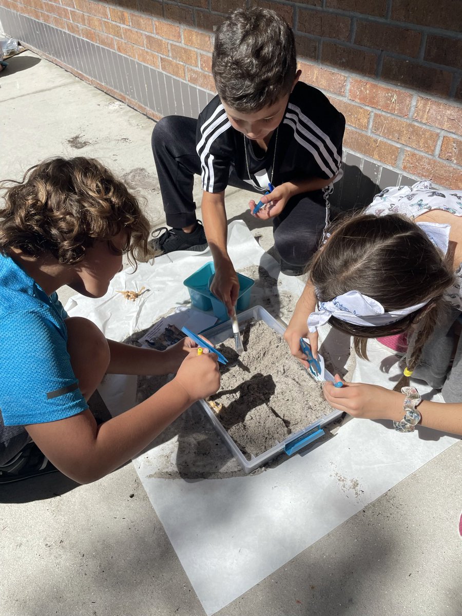We really DIG our text features lesson! #paleontologistintraining <a href="/LPEPanthers/">Lake Park Elementary</a> <a href="/collierschools/">Collier County Public Schools</a>