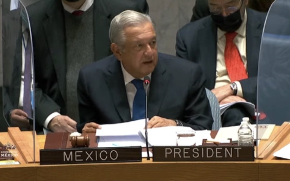 drgamboin's tweet photo. “Hugs instead of bullets”🤣 @lopezobrador_ #ONU #ViejoRidículo! 🤡 https://t.co/9oDDAxjJXC