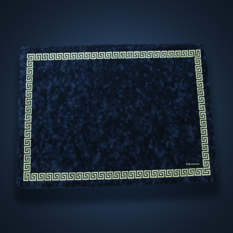 Jouer à la belote... oui ! Mais sur un beau tapis 😎 !⁠
Les tapis de belote :  
☛ qualijeux.com/39-tapis-pour-…

Tous nos tapis :
☛ qualijeux.com/13-tapis
.⁠
.⁠⠀⁠
⁠.⠀
#qualijeux #jeu #jeux #carteajouer