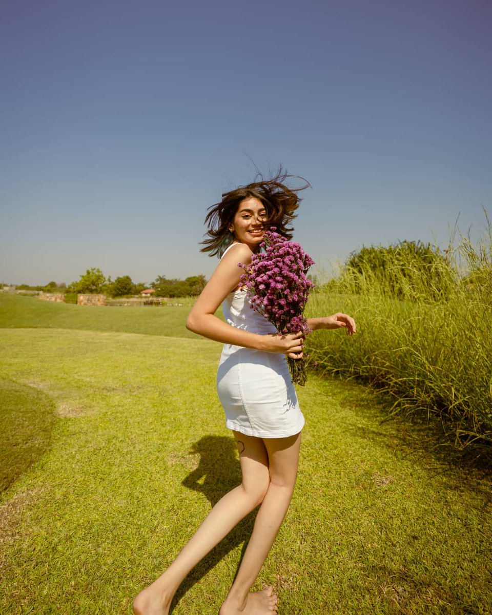 FreakinsIndia's tweet photo. Channeling the dreamy vibe like 🥰

Shop from the dreamiest collection, link in bio 🌾
-------------------------

#freakins #whatsyourfreak #whitedress #newcollection #madeinindia #suggestedforyou #fashion #denim #bhfyp #moodygram #fashionstyle #countryside #editorial https://t.co/J3VfRcF3im