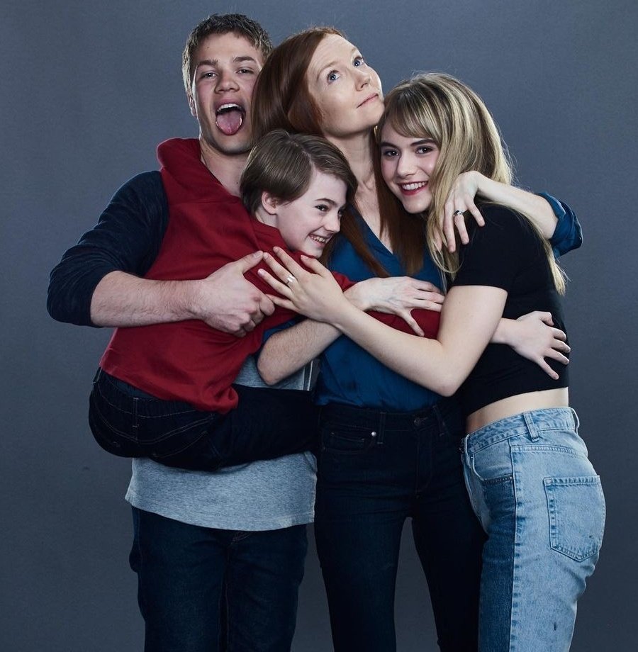 brynxtdoor's tweet photo. done w/ #LockeAndKey2. i hoped all insanity ends with s2 coz i only want happy ending for the Lockes but atleast im not gonna miss them for long in case there's a s3. it was a fun ride, kinda stressful bcos of some decisions of the charas

(insert the best uncle dunc on the pic) https://t.co/MeeJh7bQxD