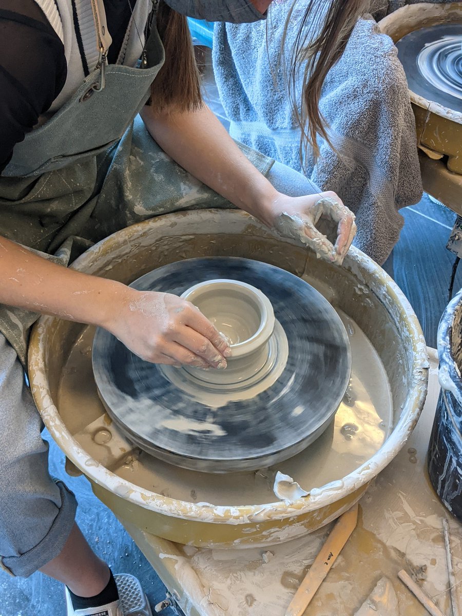 ArtwithHarkins's tweet photo. Potters first time on the wheel! Great work! #patriARTISTS @NAHS4AFHS @JenCave_73 https://t.co/YXkNrwWeWp
