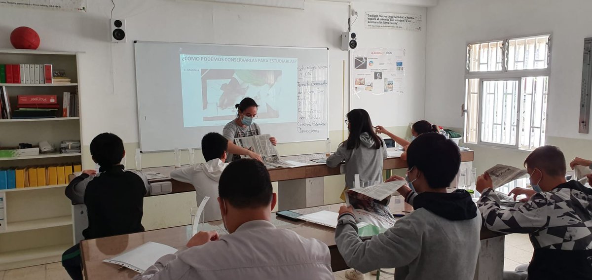 CienciaULL's tweet photo. 🔬Ayer, continuamos con el #Lab_Arona del @AytoArona y la @ULL realizando dos talleres🧪🛰️, uno sobre botánica 🌿 en el IES Los Cristianos 🏫, y otro sobre lanzamiento cohete 🚀 en el SIES en Arona 📚 

#ARN_INNOVA #SCIC21 #somosciencia #somosinnovación @iescristianos https://t.co/kKoN7yeHRs