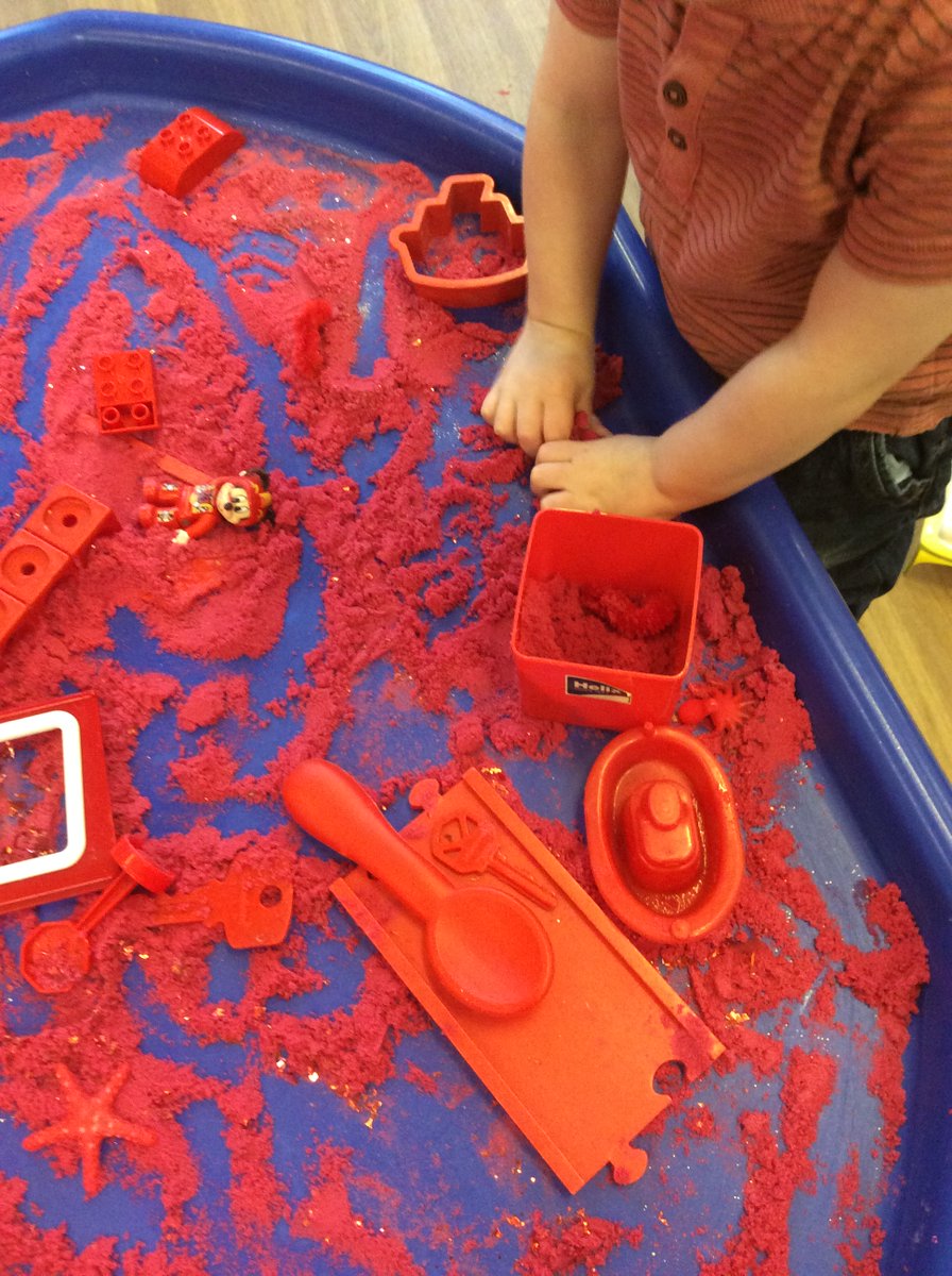 NRInfant's tweet photo. Little bears have been exploring all things Red
#colours #colourhunt #EYFS https://t.co/XzIdNasYrM