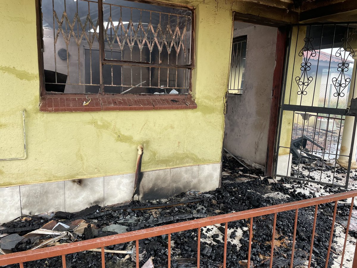 Ziggy_Diver1's tweet photo. Good Day, please RT for awareness‼️

A house has burned down in Maunavhatu (Venda). It consists of a family of 4 mother  and 3 children. (Unemployed)

Donations can be sent to:

Capitec: H TSHISHIKAWE
ACC: 1505600985
BR: 470010

Contact: 
Hellen: 0796706634
Phumodzo: 0729948637 https://t.co/UtHWQDSuGX