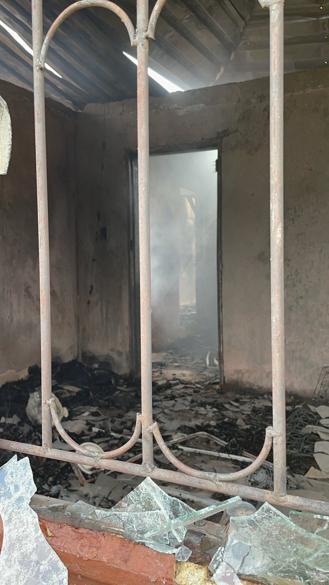 Ziggy_Diver1's tweet photo. Good Day, please RT for awareness‼️

A house has burned down in Maunavhatu (Venda). It consists of a family of 4 mother  and 3 children. (Unemployed)

Donations can be sent to:

Capitec: H TSHISHIKAWE
ACC: 1505600985
BR: 470010

Contact: 
Hellen: 0796706634
Phumodzo: 0729948637 https://t.co/UtHWQDSuGX
