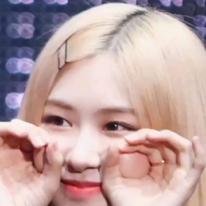 Xênh đẹp tỵt dời:>>>
I love Rosé🌹🌹🌹
I vote  #rosé for #MAMAVOTE