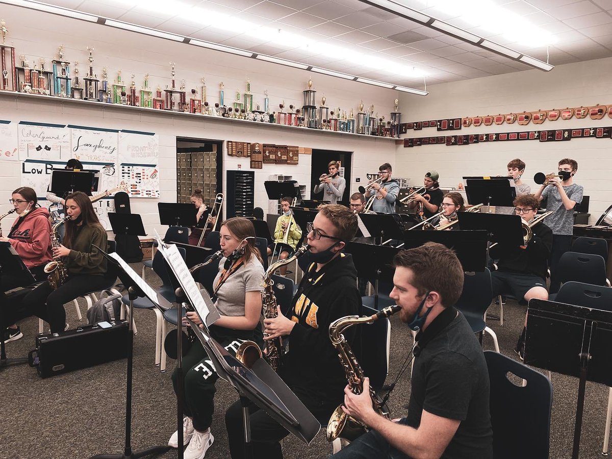 WaterlooHSBands's tweet photo. Jazz band putting in the work on a cool November evening πͺπ»
#WaterlooBands
#WaterlooJazz
#WaterlooProud https://t.co/kyYo9l4FLF