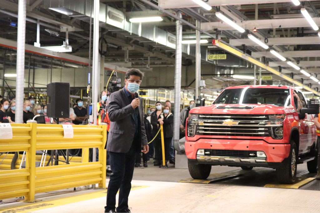 UniforTheUnion's tweet photo. The first vehicle has rolled off the reopened GM assembly line in Oshawa. National President @JerryPDias joined hundreds of #Unifor Local 222 members for the moment. The plant will be home to two shifts with plans to add a third in the future: https://t.co/in5Cdaztlr #canlab https://t.co/NudsUGWhCv