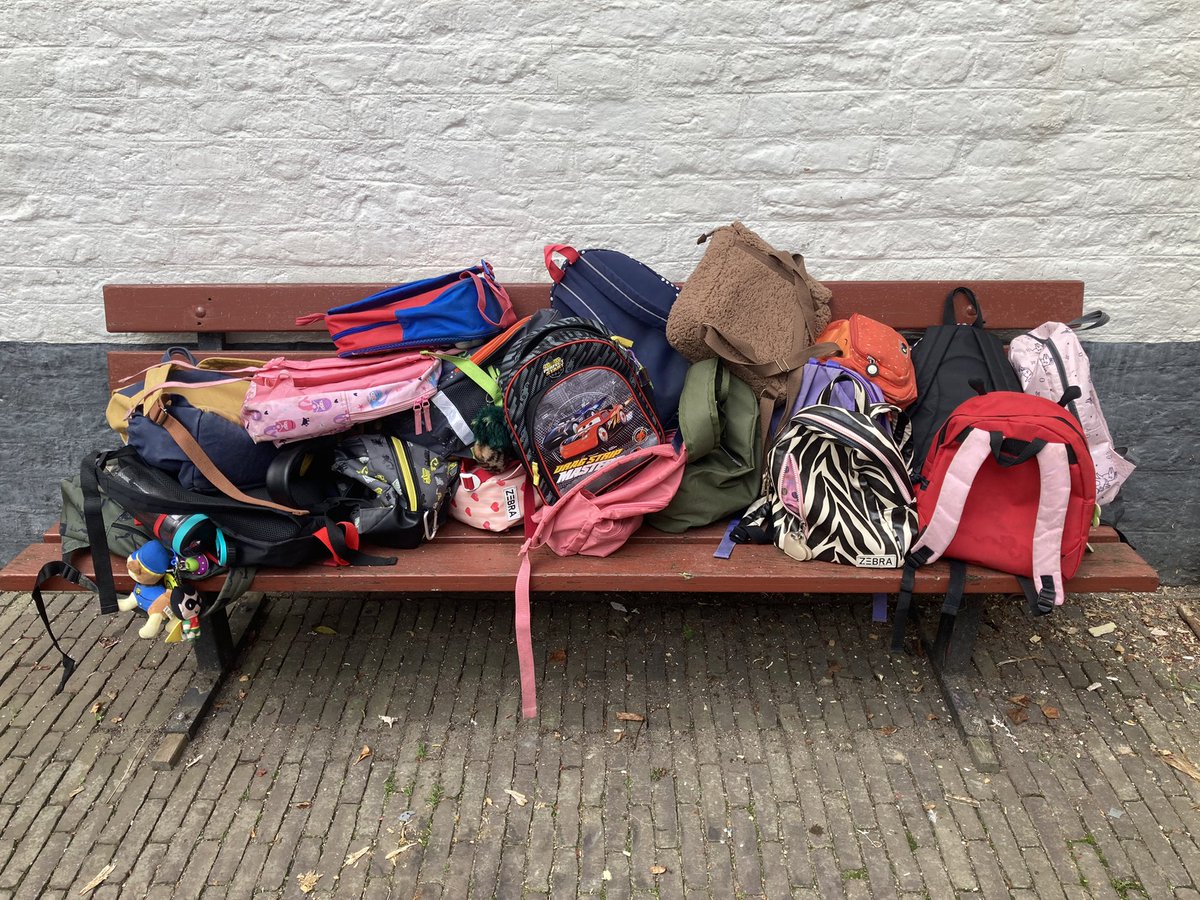 Ammersoyen's tweet photo. &amp; SCHOLEN - Ook vandaag verwelkomen wij een groep leerlingen van een basisschool in de #Bommelerwaard 
Kijk voor meer info voor kinderen op https://t.co/UkE8gkJ4h3

#educatie #lesprogramma https://t.co/9gCbDYhJyc