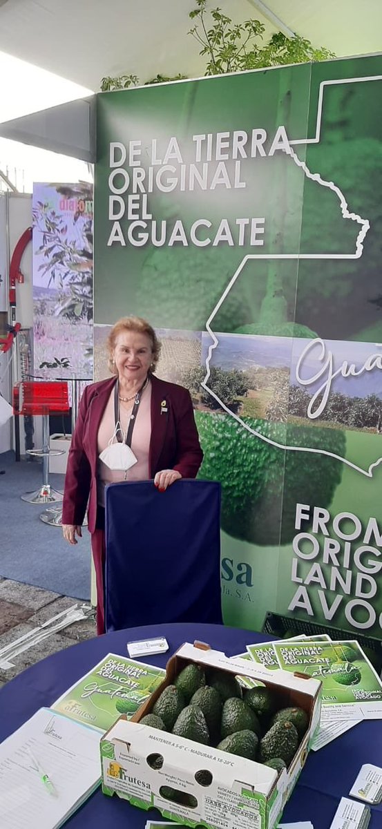 Doña Gloria Elena Polanco pionera en exportación del país.Galardonada como exportadora del año en 2019. Gloria con personas como usted en el Congreso LA del aguacate hoy en Antigua, sin duda podemos ver muy pronto toda una cadena exitosa d exportación . Vamos x + exportaciones.