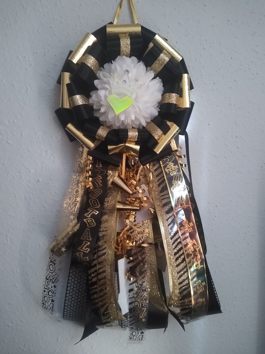 MissMayaRB's tweet photo. Creativity makes me a #gratefulgoose! Hobbies are my therapy!
@Eisenhower_AISD 
#StellarWhiteHouse
@BrooksTheAshley 
@CuratorCreative 
@BurchChem https://t.co/bXFKqAPKCA