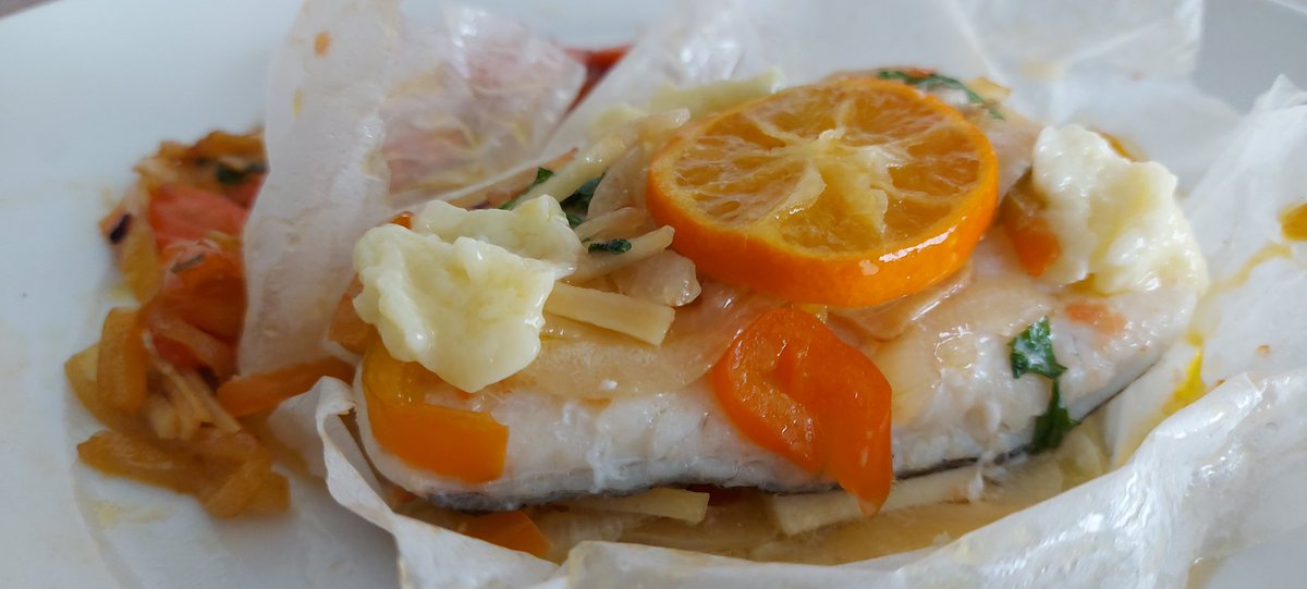 comocomodiadia's tweet photo. #bacalao en #papillotte con un toque cítrico de #yozu... #guisoyo #comocomodiadia https://t.co/Q9gxDXQejH