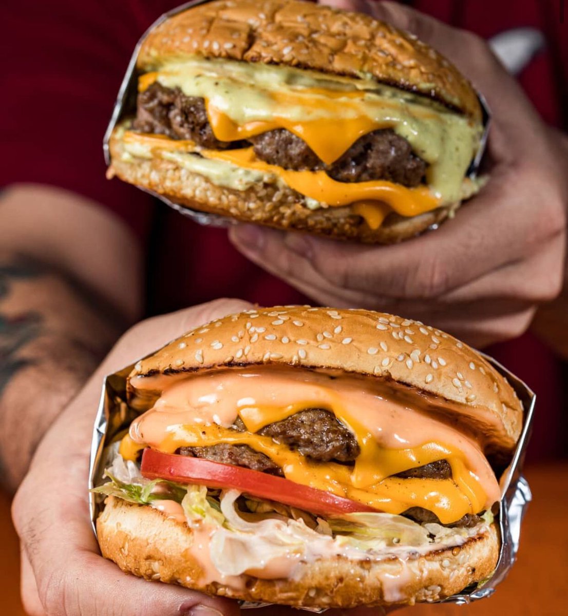 PomodoroPy's tweet photo. MIÉRCOLES con "M" de me como estas 2 burgers 🤪 https://t.co/SGggHEBZxK
