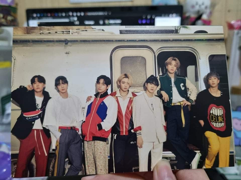 11.11 Onhand Sale
BTS THE BEST POST CARD

PHP 350/EA
(PHP 300 PAYO)

DOP: WITHIN 48 HOURS

COMMENT MINE 1 OR 2
