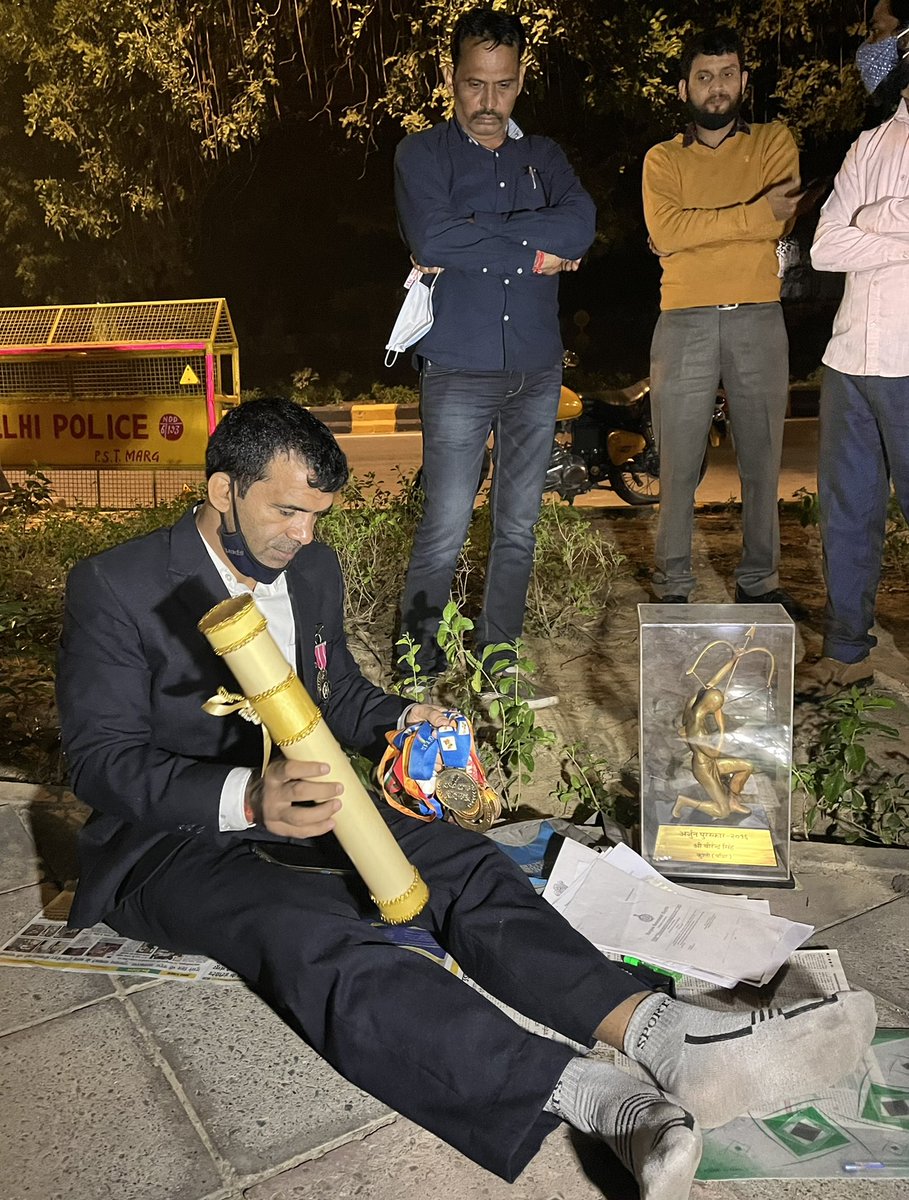 GoongaPahalwan's tweet photo. लम्बे समय के बाद हरियाणा सरकार के डायरेक्ट स्पोर्ट्स एंड युथ अफेयर्स श्री पंकज नैन जी का फ़ोन मेरे पास आया है उनकी बात मुख्यमंत्री जी से हुई है और कल चंडीगढ़ बुलाया है, अगर वो समान अधिकार की बात करते है तो मे बात करूंगा नहीं तो कल चंडीगढ़ सी.म हॉउस के बाहर प्रदर्शन जारी रहेगा! https://t.co/c6Fni1wt5W
