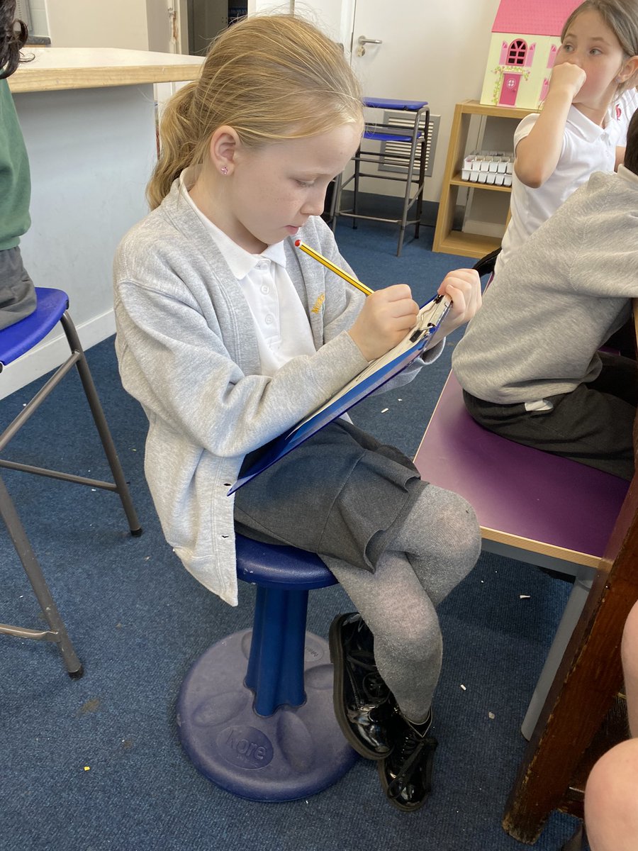 MurrayburnP's tweet image. Which seating option do you learn best in? P3MM exploring different options in the STEAM room. #pupilvoice #learningspacedesign @LesleyMcMillan1