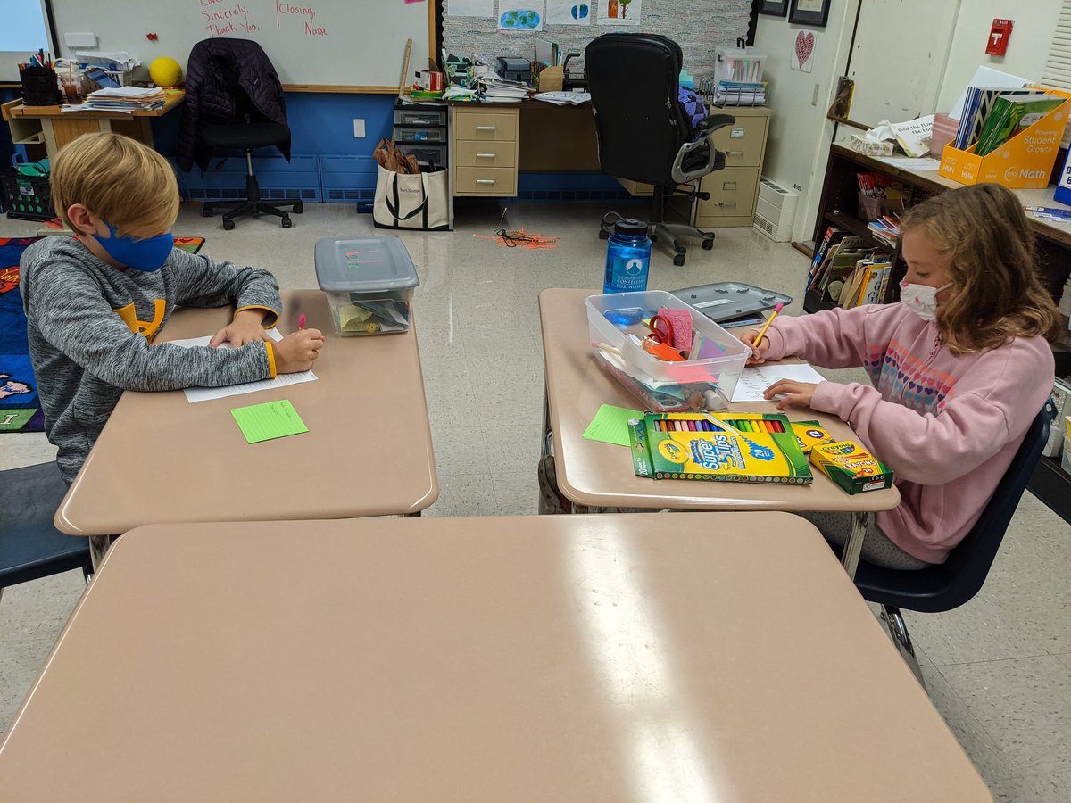 SarahStoppe's tweet photo. Teaching my class how to say Thank You to our Veterans ❤️ https://t.co/CEM8QZE9Ls