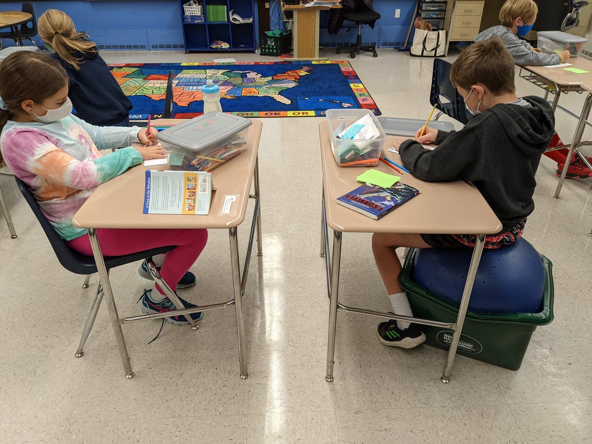 SarahStoppe's tweet photo. Teaching my class how to say Thank You to our Veterans ❤️ https://t.co/CEM8QZE9Ls