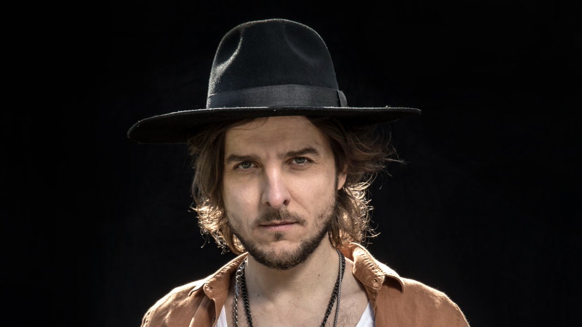 #AHORA 
Maxi Pachecoy vuelve a #Resistencia para presentar "El Secreto"
En #ClubSocial <a href="/MaxiPachecoy/">Maxi Pachecoy</a> en diálogo con  <a href="/maceherrera/">Cé</a>. 
Escuchalo! libertaddigital.com.ar/Radio