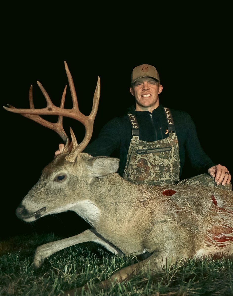 BGraves05's tweet photo. Much needed family getaway trip to the farm ended with knocking down this beautiful Missouri buck.

Thank you God for providing for our family and thank you to our 2021 partners. Such a blessing to do what you love. 

See more from the hunt at @FCFullDraw https://t.co/H3GL6D99jI