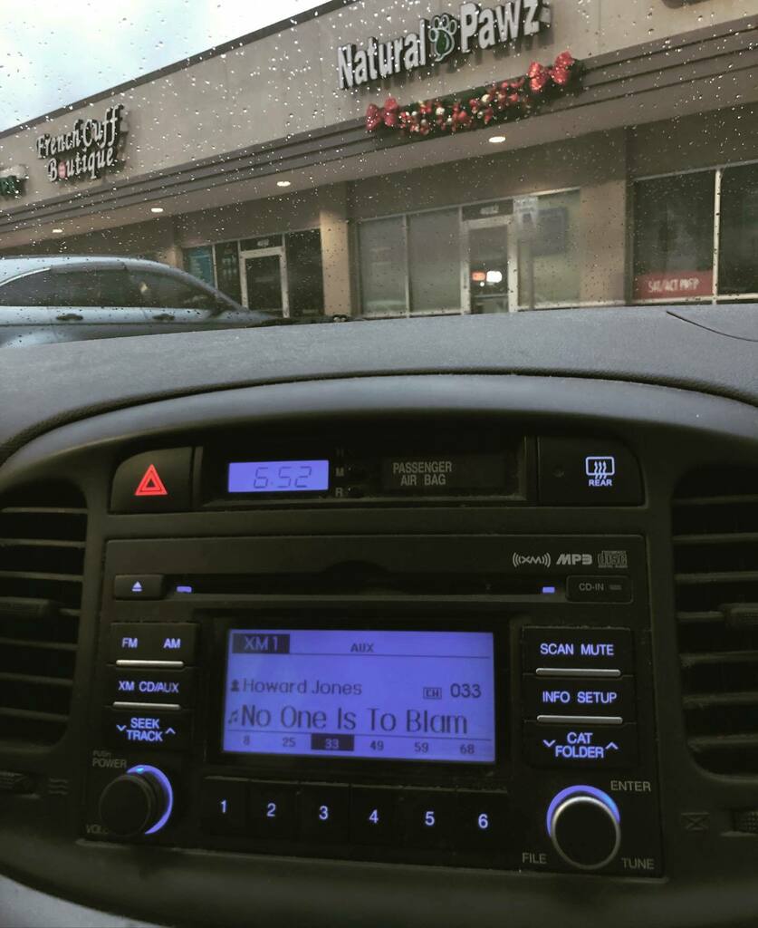 Nummymuffin's tweet photo. Larry the Duck made my entire commute enjoyable today with “Goon Squad”, “Planet Earth” and this one. @siriusxm #NoOneIsToBlame #HowardJones #1stwave #WLIR #WDRE https://t.co/kemNlpmR85 https://t.co/zeXIf19Gxu