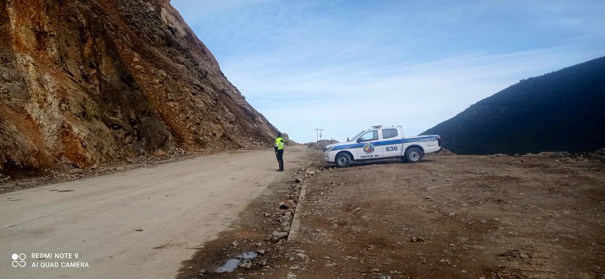 ECU911Austro's tweet photo. #ECU911Reporta| Agentes de @CTEcuador informan que posterior a las tareas de limpieza se habilita un carril en el km 49, vía Cuenca-Molleturo-Naranjal.

Se procede a dar circulación vehicular en los sectores Y de Sayausí y Jesús María. 

Conduzca con precaución. https://t.co/c005XOWoxB