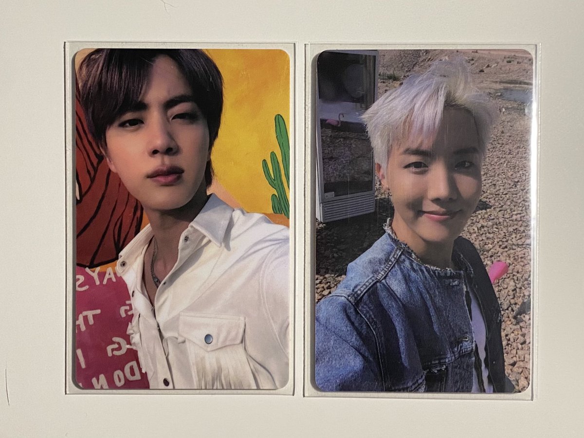 wordsandfaces_'s tweet photo. Seokjin soundwave and hobi m2u are finally here! Now my sets are complete! 💜 Thank you, @tgkmins and @0126cart for these! ☺️ https://t.co/rbfWHxB4Jb