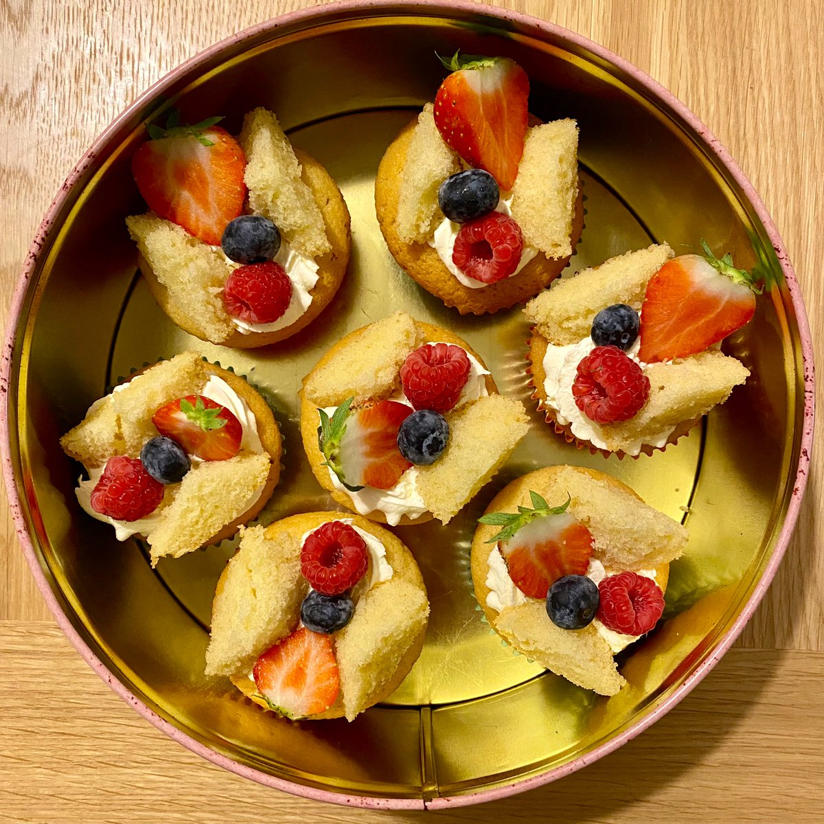 DrMiniDey's tweet photo. Seeing out #ACR21 with a final contribution to the #ACRBakeAnythingChallenge - butterfly cupcakes โบ๏ธ
Really enjoyed covering the many great abstracts and sessions for @RheumNow once again!
Hope to be at #ACR22 in Philadelphia in person! https://t.co/dOn1a2qCOe