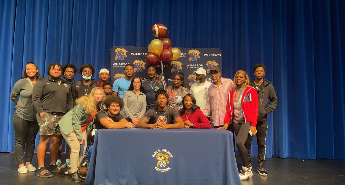 Congrats to my brother <a href="/CrouchDaveon/">llbam.2xll</a> on his signing to Boston college. 1Love