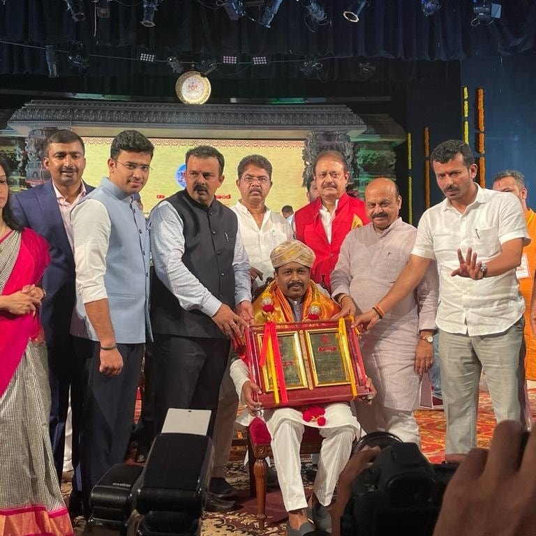 CaptNagappa's tweet photo. Rajyotsava award given by Hon'ble Chief Minister of Karnataka....proud to be a recipient also added responsibility being the first from Defense fraternity https://t.co/w8SgClsHMu