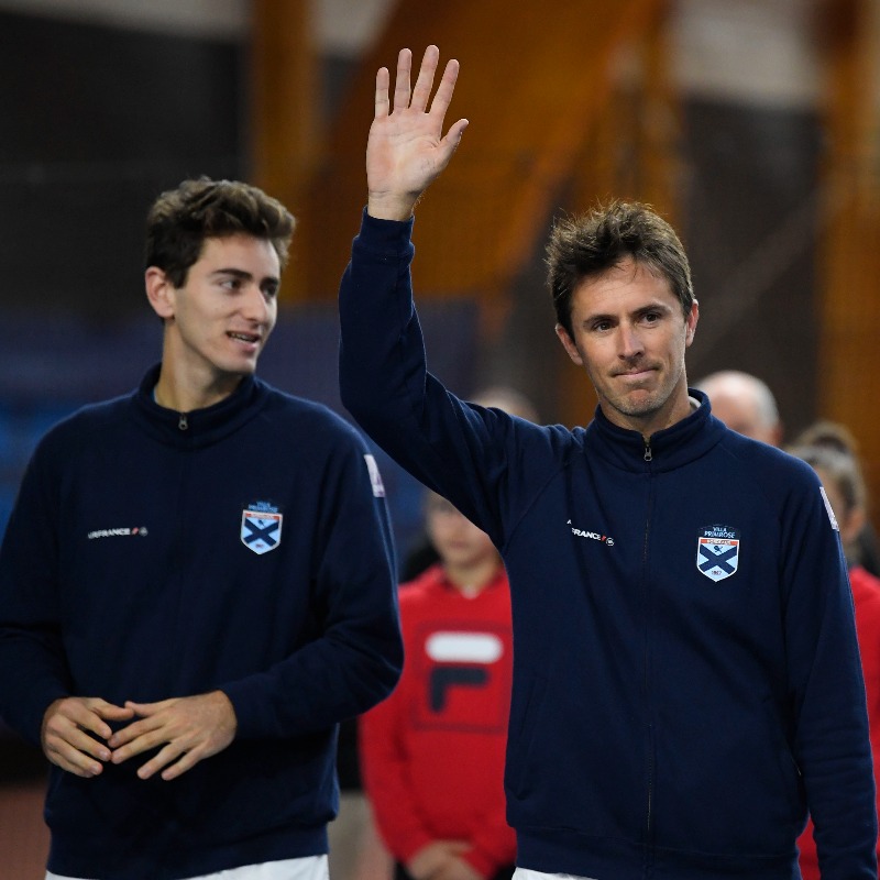 FFTennis's tweet photo. 🗣️ "Retrouver des sensations fortes au club" @ERogerVasselin 

Le nouveau capitaine de la Villa Primrose, tenante du titre, est heureux du retour des matchs par équipes 👇