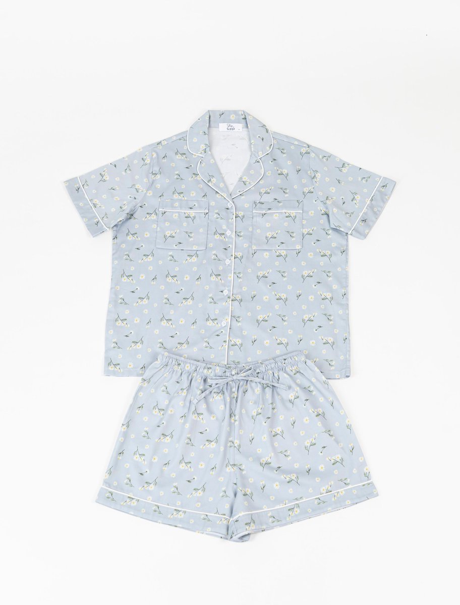 sfkkfs_'s tweet image. แจกกกฟรี !! ชุดนอนที่ไม่ต้องใส่บรา จุกก็ไม่โผล่ มันต๊าชชมากกก 

✨ กติกา ‘รีทวิตอย่างเดียว’ แจก 5 คน ✨

เป็นชุดนอนที่ตรงสเปคกุมาก แล้วแบรนด์คนไทยอะ โคตรปัง ไม่ต้องใส่เสื้อในนอนให้อึดอัด ใส่ชุดนอนออกนอกบ้านก็สะดวก สบายใจขึ้น ช่วยเซฟผญ.อย่างเราได้อีกทาง 🥺