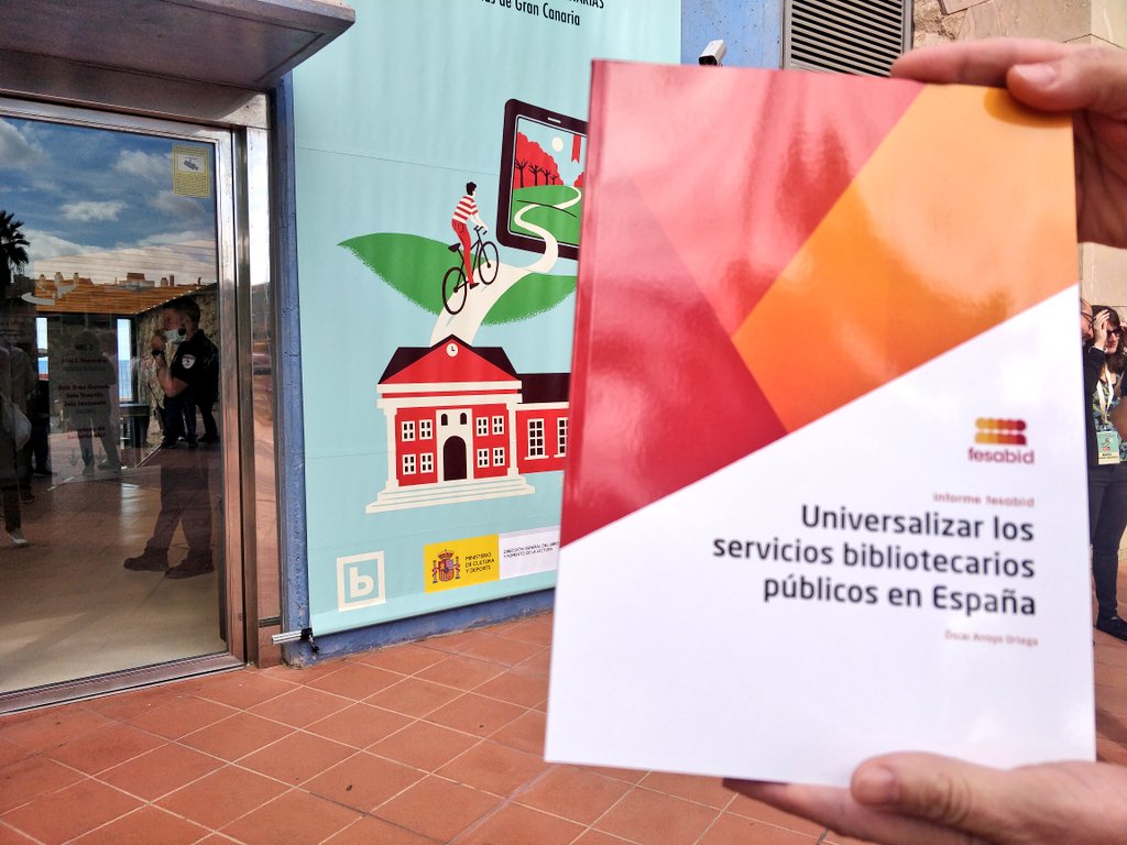 fesabid's tweet photo. Bibliotecas 🟣 ¿Estás asistiendo de forma presencial al #10CNBP? Entonces puedes conseguir un ejemplar del nuevo informe FESABID: 'Universalizar los servicios bibliotecarios públicos en España' ✍️ Óscar Arroyo

Disponible en la entrada del Palacio de Congresos de Canarias. https://t.co/YD7IlAupgV