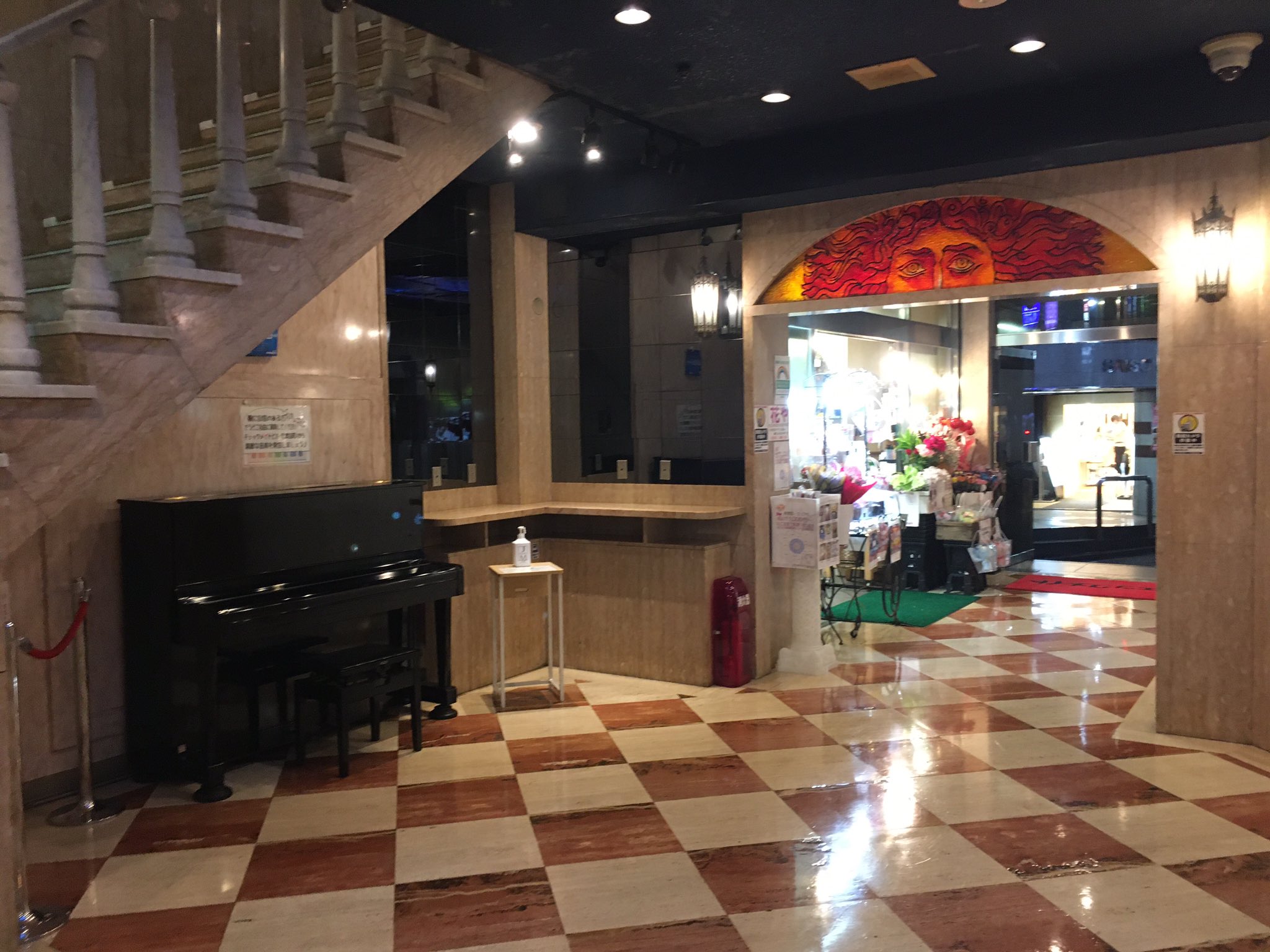 仙頭正教 歌舞伎町 チェックメイトビル のストリートピアノで 夜のいい時間に 歌舞伎町の女王 を弾いてくれる方いませんか T Co Doyqw5u6dd 一条葵という 本当に女王がいるこの ビルで どうしても聞きたくなって 勿論謝礼払う Sns