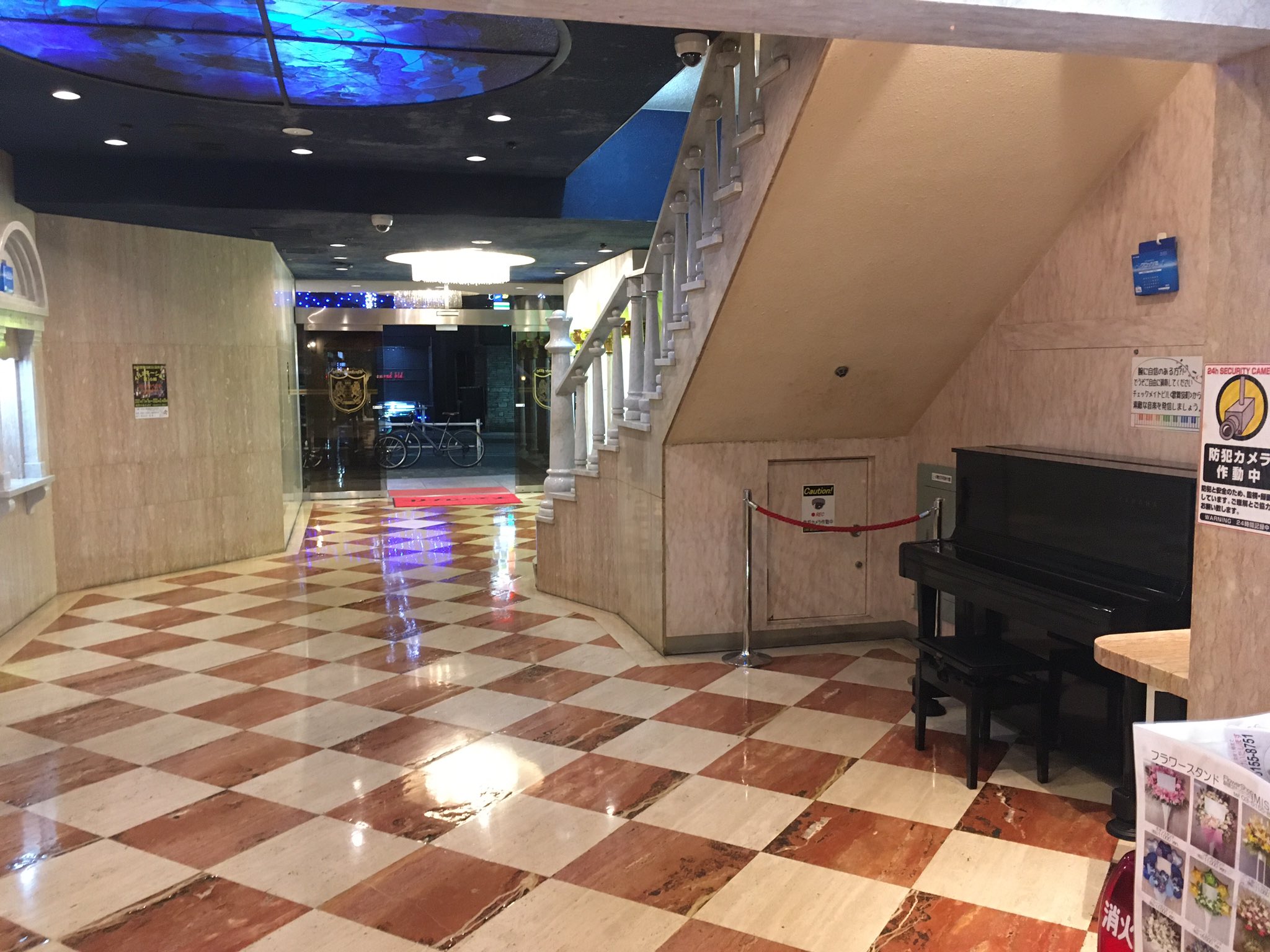 仙頭正教 歌舞伎町 チェックメイトビル のストリートピアノで 夜のいい時間に 歌舞伎町の女王 を弾いてくれる方いませんか T Co Doyqw5u6dd 一条葵という 本当に女王がいるこの ビルで どうしても聞きたくなって 勿論謝礼払う Sns