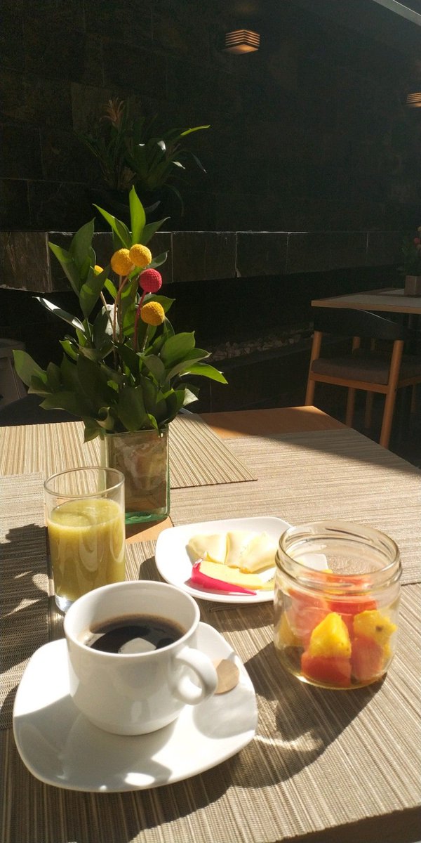 Morning people. (@ Hotel Estelar Calle 100 - <a href="/hotelesestelar/">Hoteles Estelar S.A</a> in Bogotá) swarmapp.com/c/eTOSFnANye1