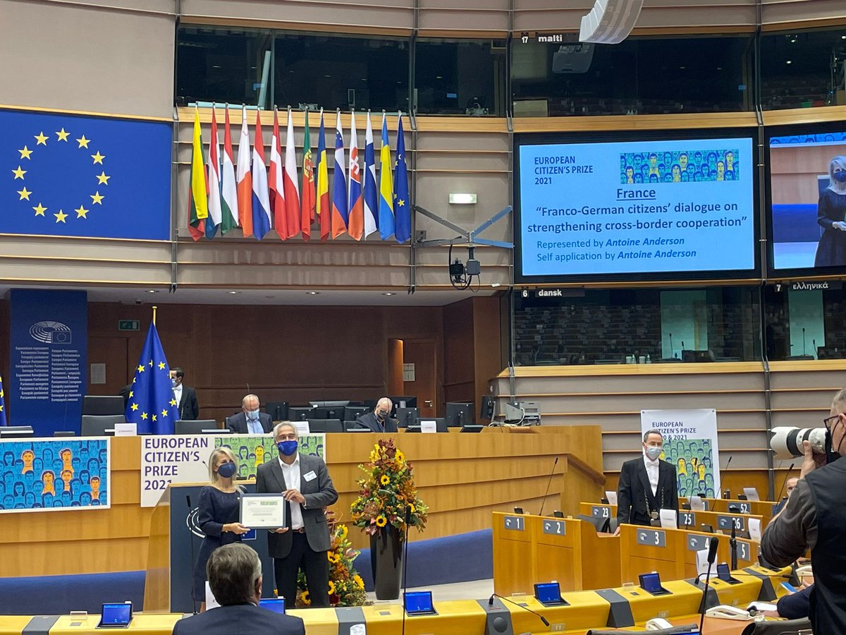 MPubliques_EN's tweet photo. 🏆European Citizens' Prize 2020/21
Yesterday we were with all the European winners in #Brussels for a spectacular award ceremony 🇪🇺

Once again, our Franco-German citizen dialogue on the reinforcement of cross-border #cooperation was rewarded, which deserves a few photos! 📸 https://t.co/8EZtORUgxO