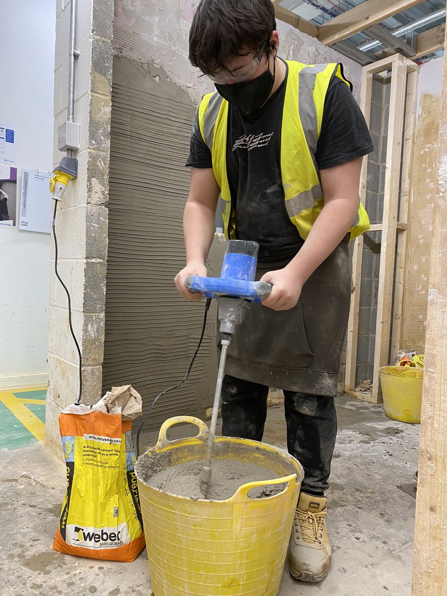 Our <a href="/tynemet/">TyneMet College</a> level 2 learners using <a href="/SGWeberUK/">Weber UK & Ireland</a> TUC today for a scratch coat. Kindly donated from <a href="/WeberTraining/">Saint-Gobain Weber Technical Academy</a>. The learners enjoyed using this product and stated it has “good workabilty”