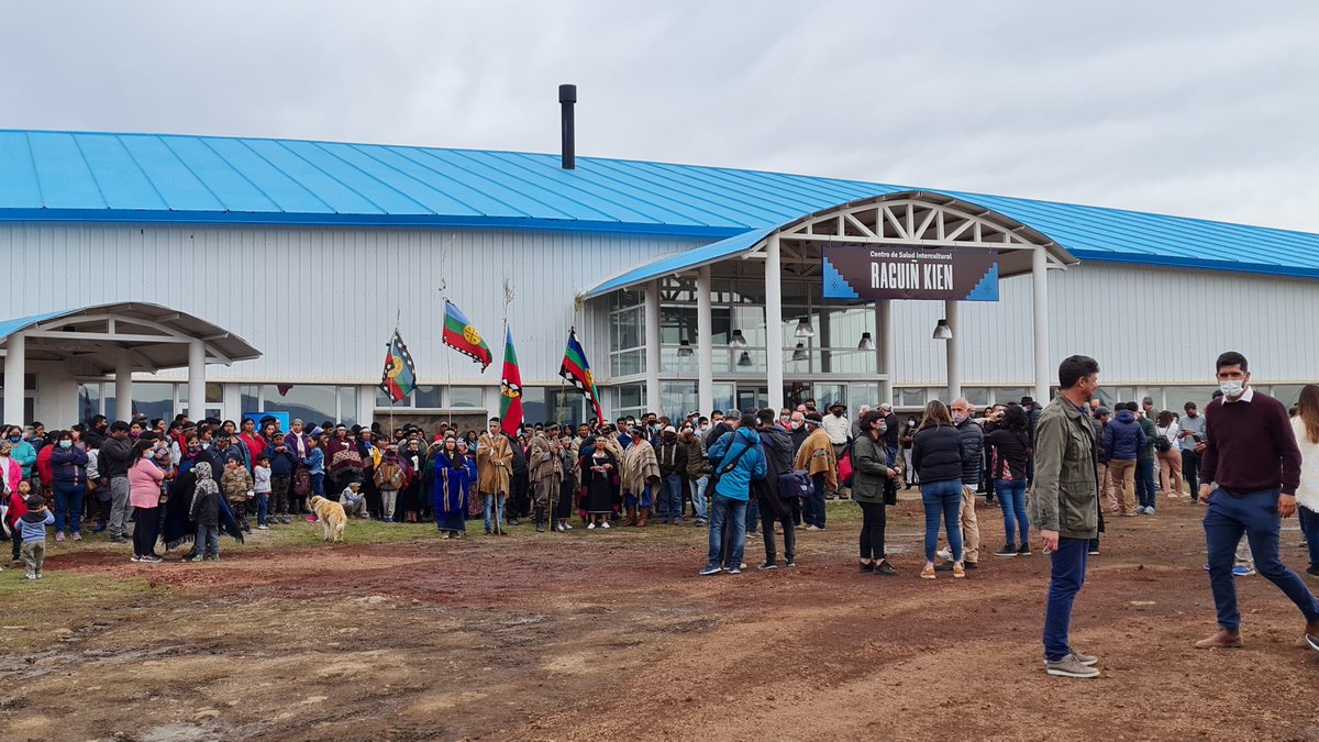 marianoneuquen's tweet photo. Saludamos la inauguración del Centro de Salud Intercultural Raguiñ Kien, la muestra palpable de que el diálogo intercultural no sólo es posible sino también imprescindible.
#RucaChoroi
#Aluminé
#Mapuce https://t.co/qG2C4lKoNi
