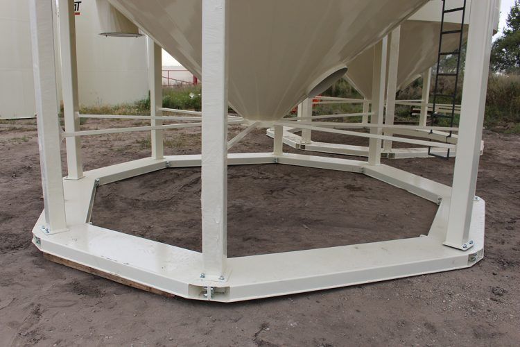 LegendBins's tweet photo. Over the years, we’ve seen bins that have undergone some serious damage that we have repaired. Our bins are mounted on a 21” wide skid foundation for unmatched strength and stability. Our bins are now available to order direct from us! 

📞 204-720-6330
🌎https://t.co/3c4htBxdZe https://t.co/IwGwxuGQy6